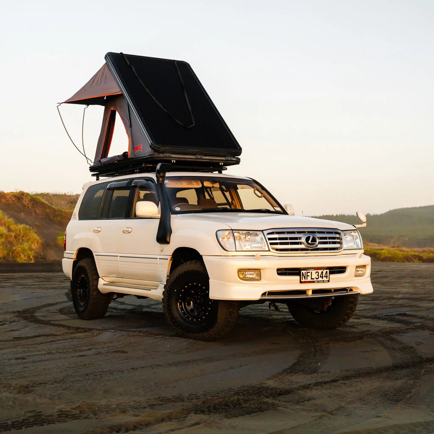 Defender Off-Road Aluminium Rooftop Tent