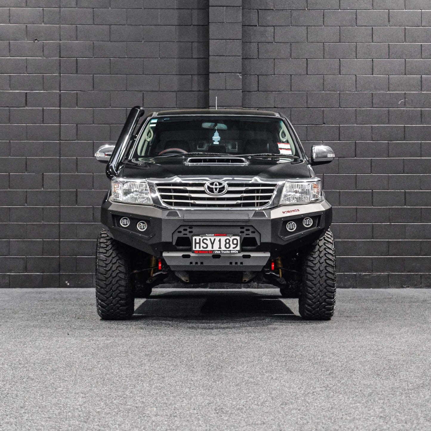 SHIELD Off-Road Loopless Bull-Bar to suit Toyota Hilux 2005 - 2015