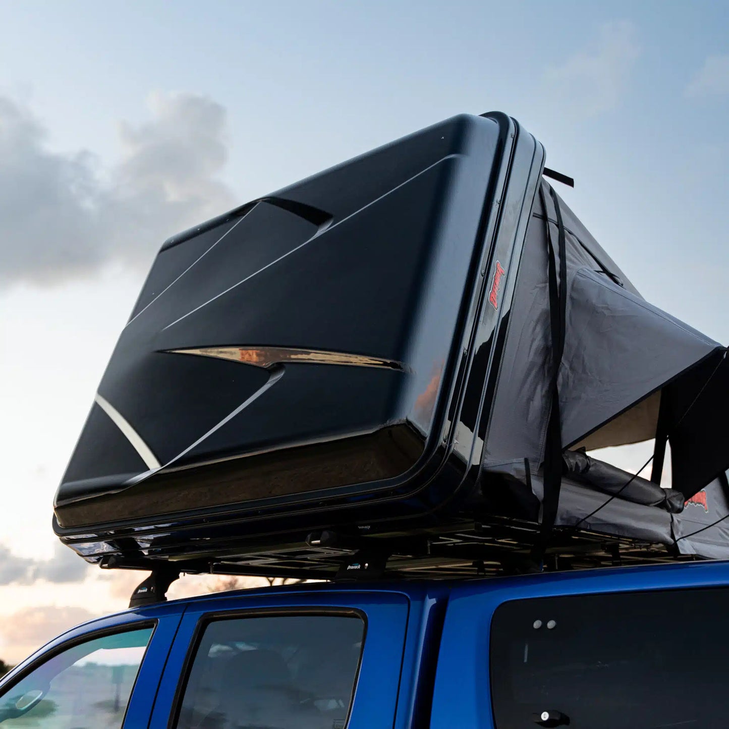 Defender Off Road Cantilever Hard Shell Rooftop Tent
