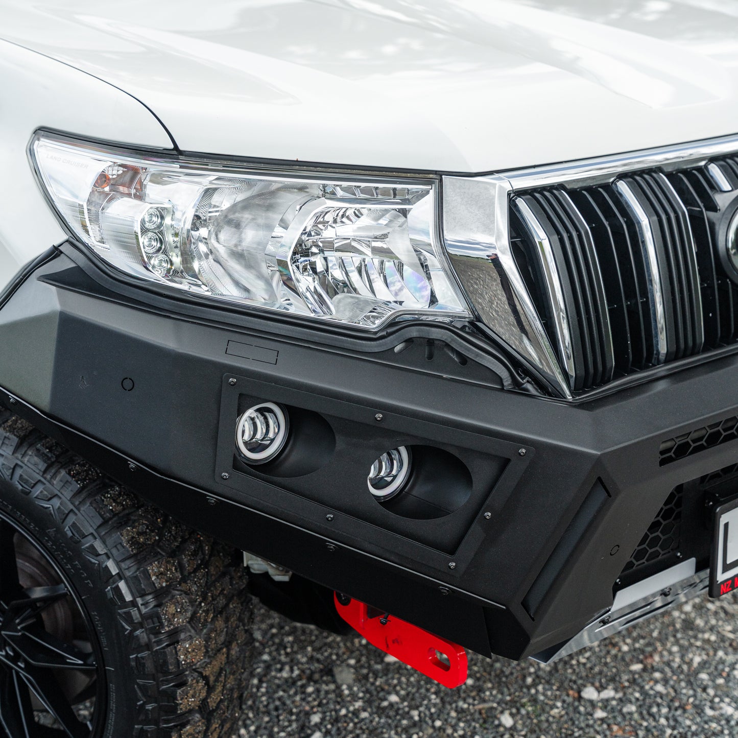 SHIELD Off-Road Loopless Bull-Bar to suit Toyota Prado 150 2018 - 2023 - view 5