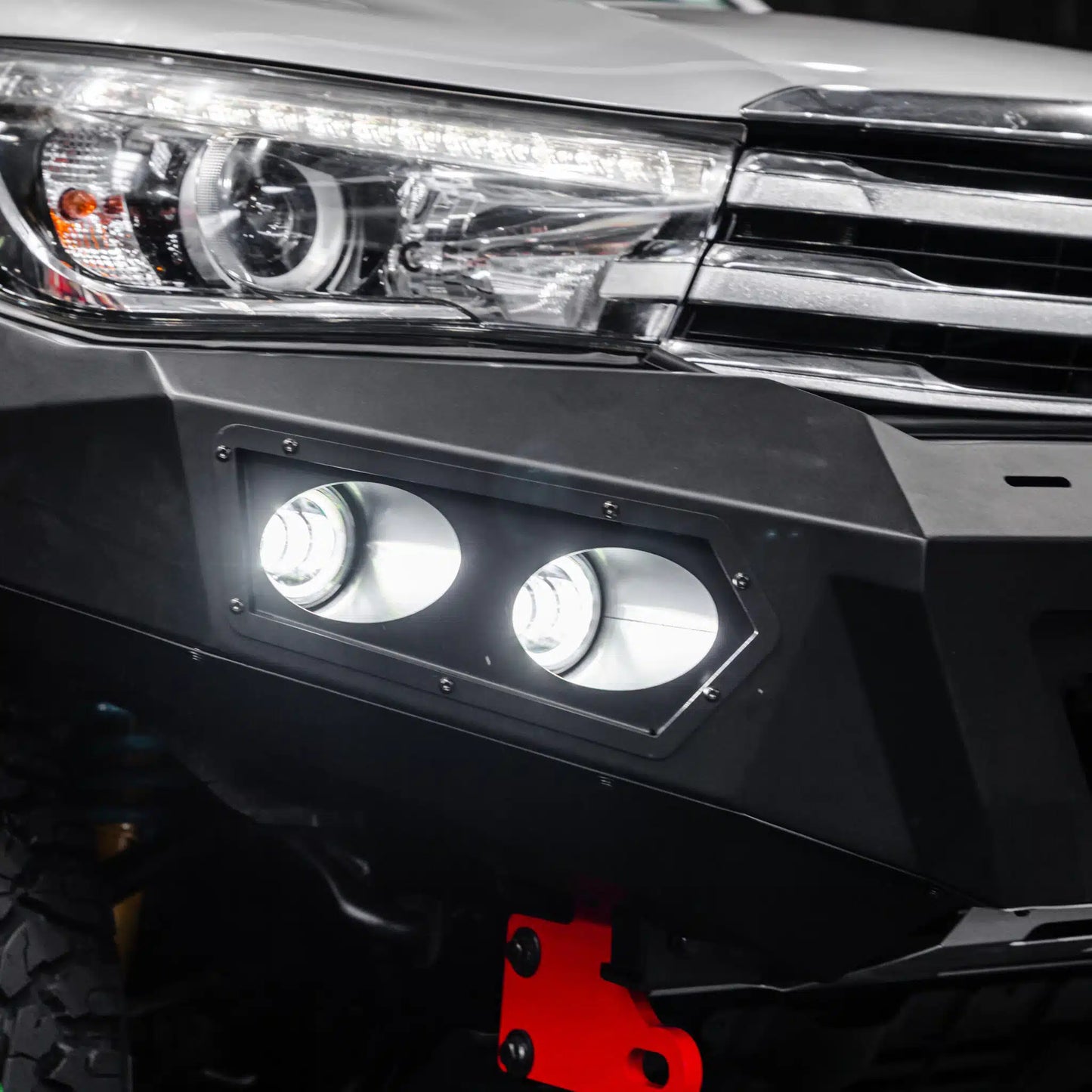 DEFENDER Off-Road Loopless Bull-Bar to suit Toyota Hilux 2015 - 2020