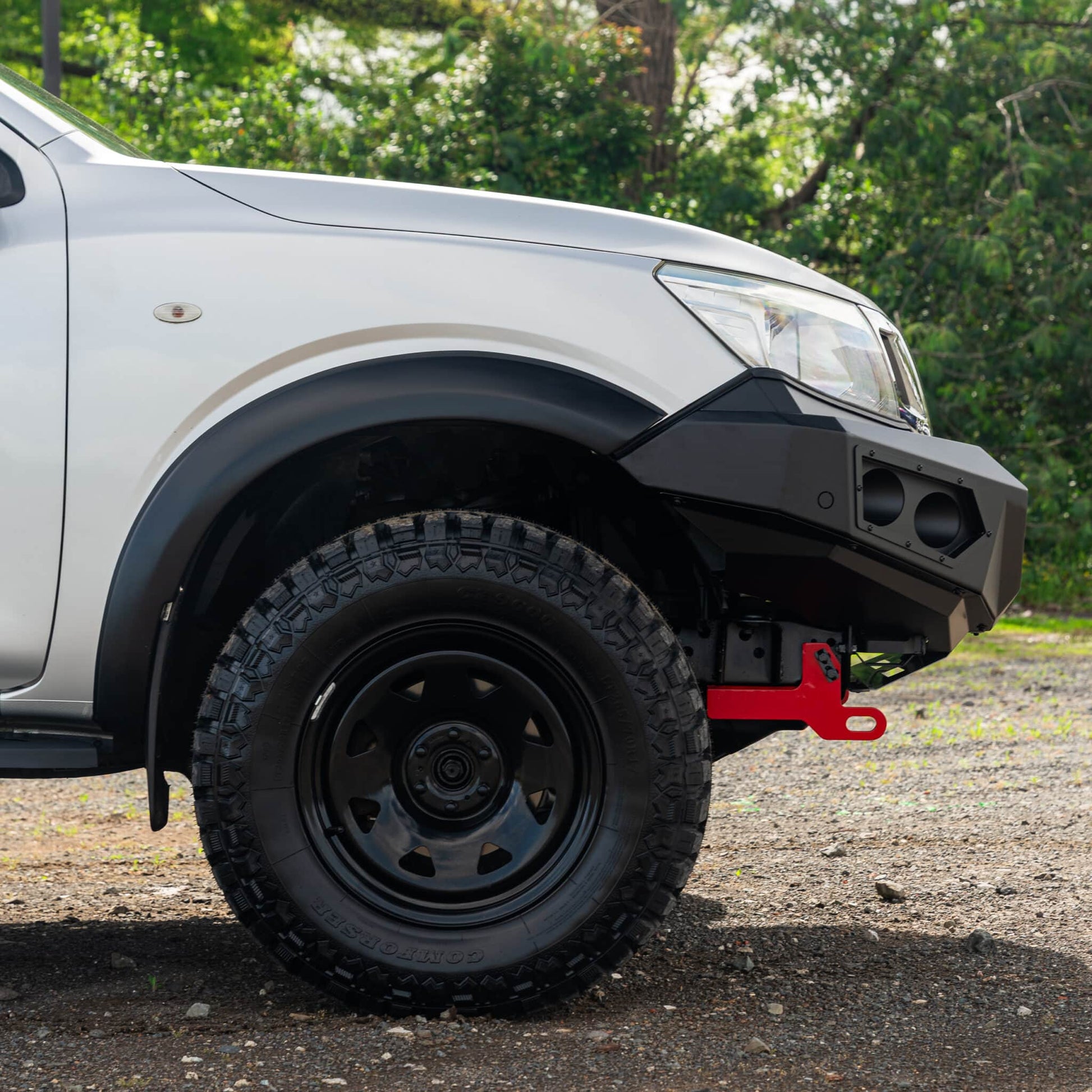 SHIELD Off-Road Loopless Bull-Bar to suit Nissan Navara 2015 - Present - view 5