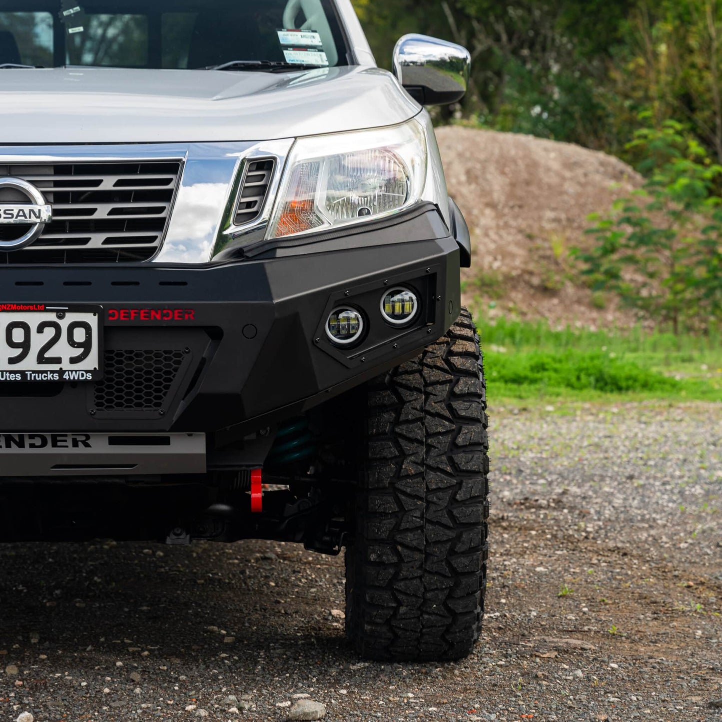 SHIELD Off-Road Loopless Bull-Bar to suit Nissan Navara 2015 - Present - view 4