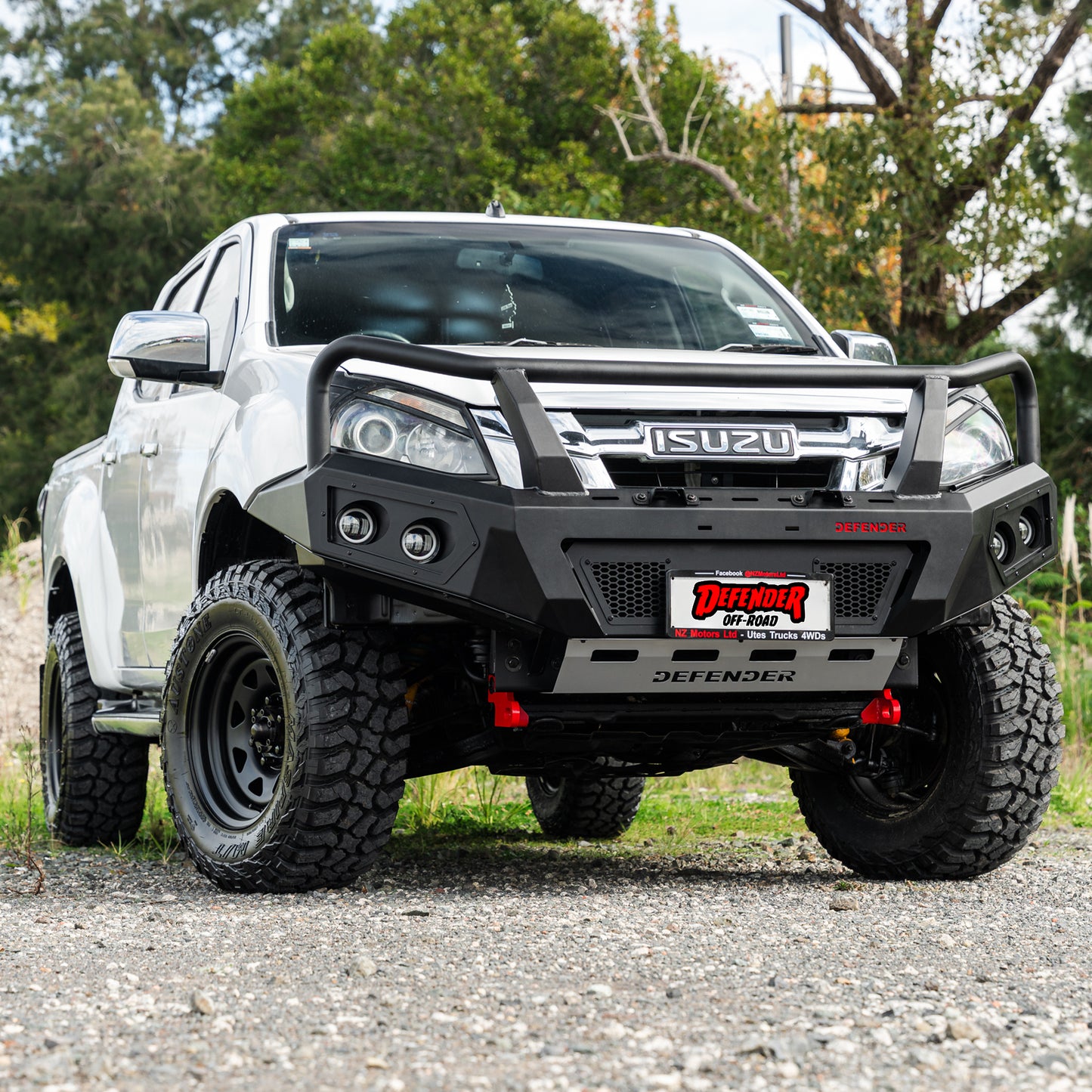 DEFENDER Off-Road Triple Loop Bull-Bar to suit Isuzu D-Max 2013 - 2015