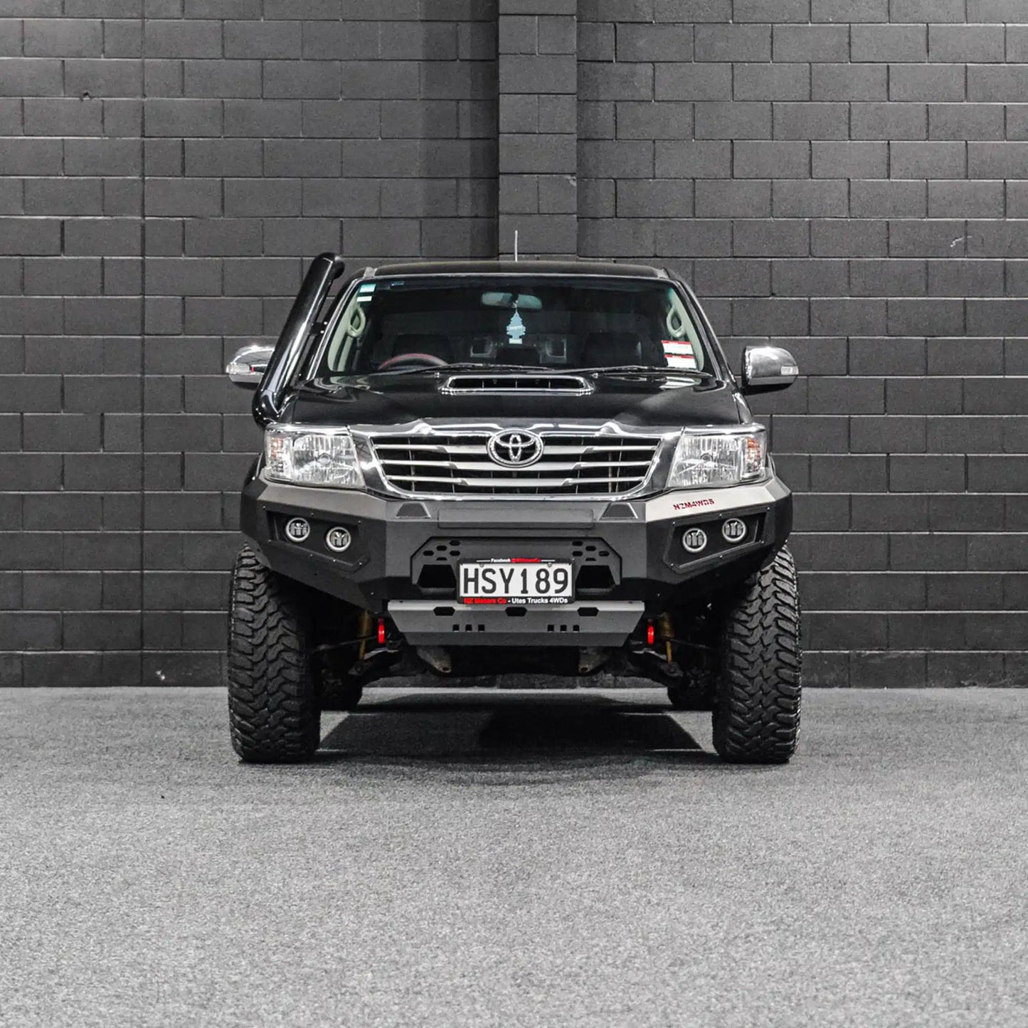 DEFENDER Off-Road Loopless Bull-Bar to suit 2005 – 2015 Toyota Hilux