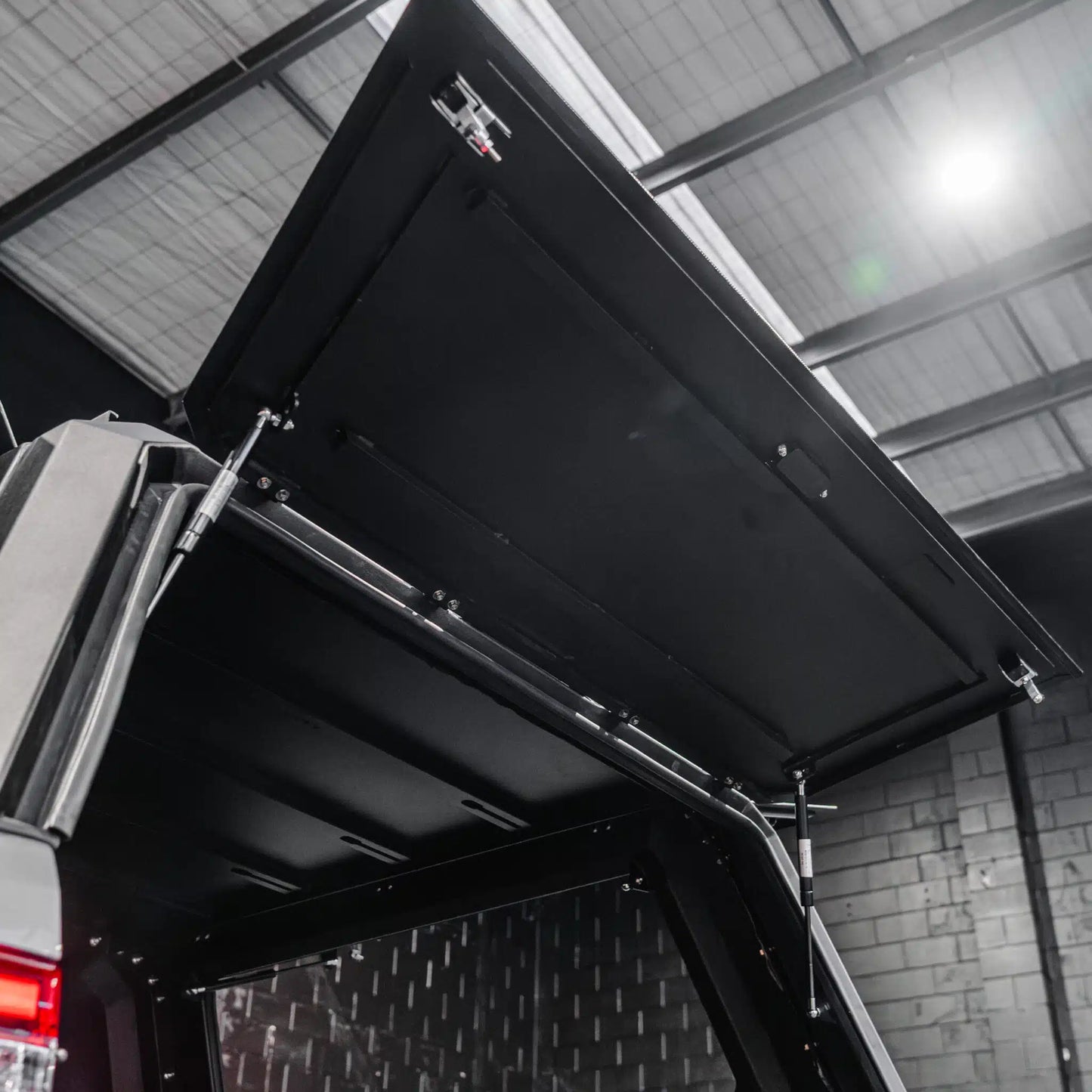 DEFENDER Aluminium Windowless Canopy to suit Toyota Hilux SR5 [2015 – Present]