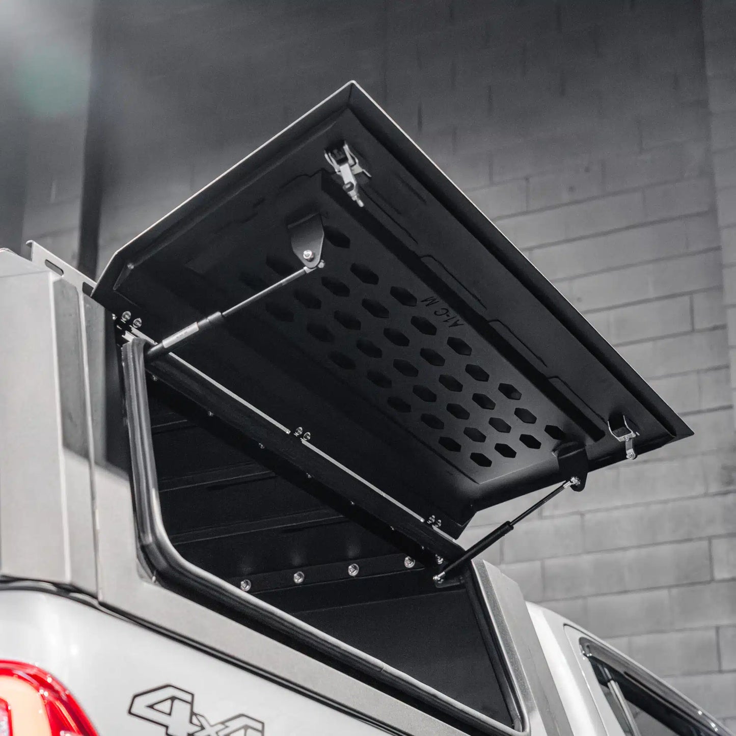 DEFENDER Aluminium Windowless Canopy to suit Toyota Hilux SR5 [2015 – Present]