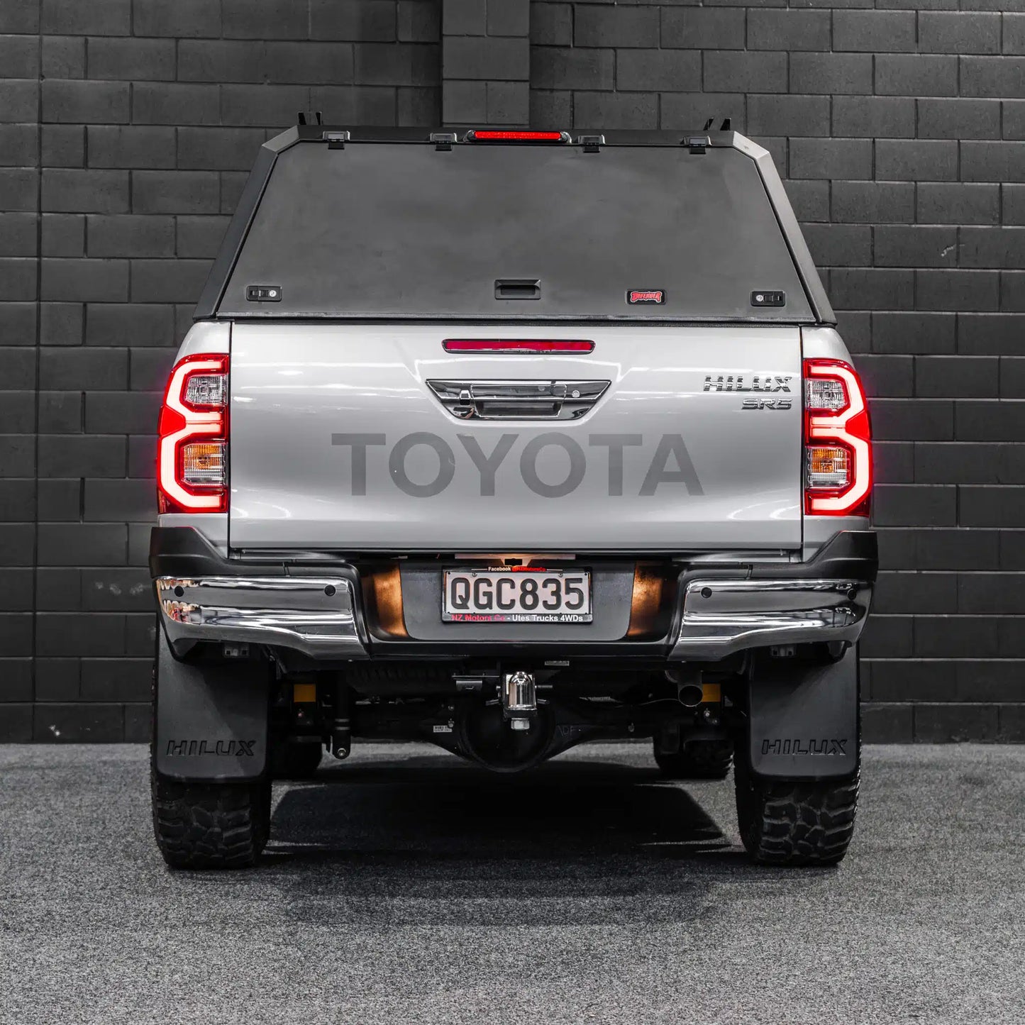 DEFENDER Aluminium Windowless Canopy to suit Toyota Hilux SR5 [2015 – Present]