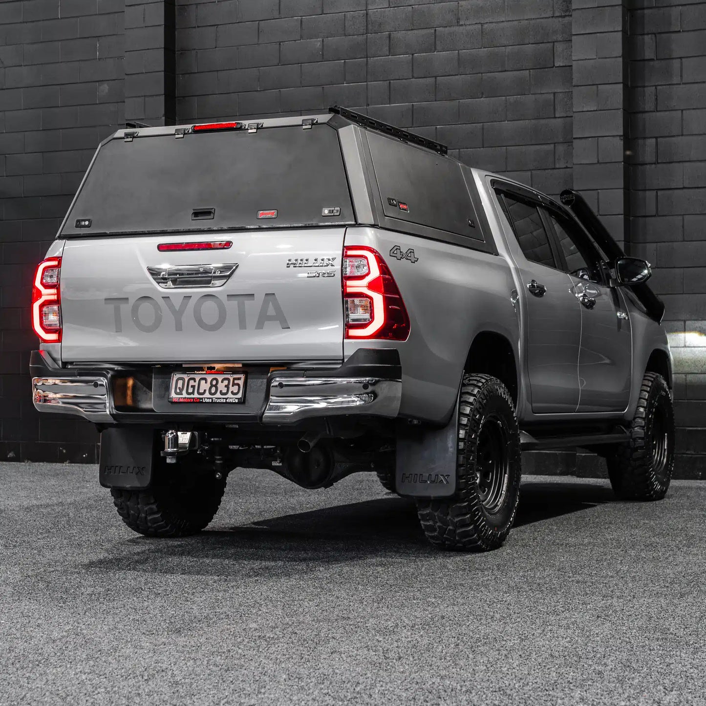 DEFENDER Aluminium Windowless Canopy to suit Toyota Hilux SR5 [2015 – Present]