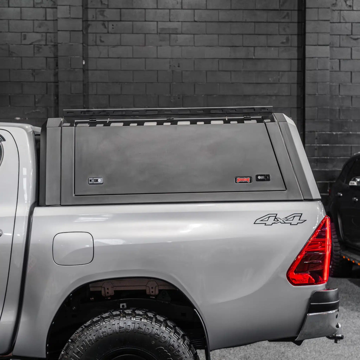 DEFENDER Aluminium Windowless Canopy to suit Toyota Hilux SR5 [2015 – Present]