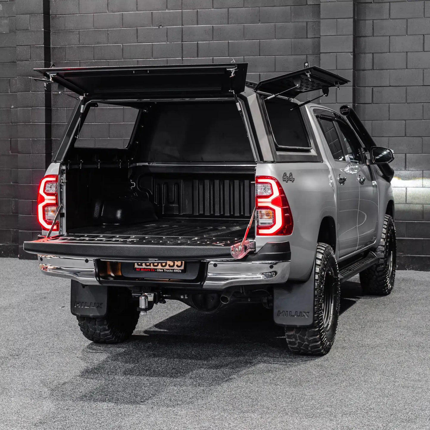 DEFENDER Aluminium Windowless Canopy to suit Toyota Hilux SR5 [2015 – Present]