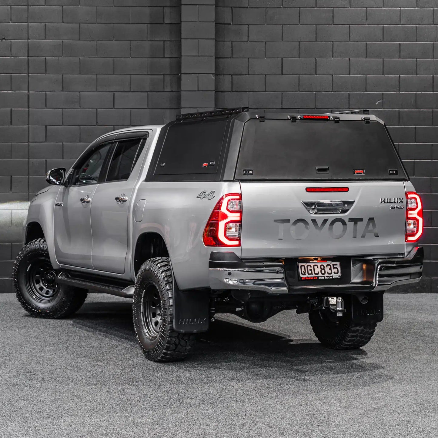 DEFENDER Aluminium Windowless Canopy to suit Toyota Hilux SR5 [2015 – Present]