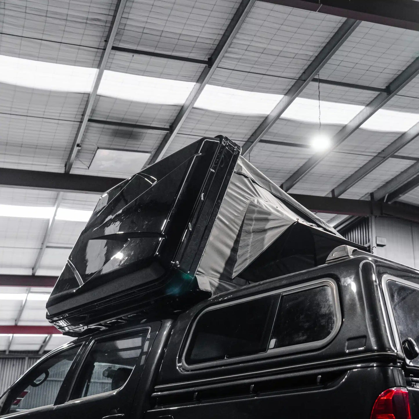 Defender Off Road Cantilever Hard Shell Rooftop Tent